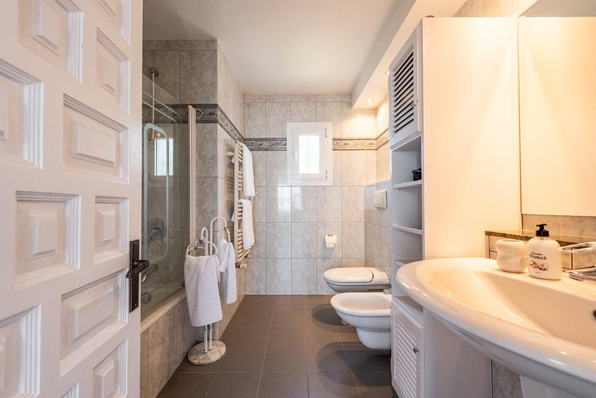 Image 15: Villa - Chalet For sale, Estepona, €1,695,000 [HFMs730740]