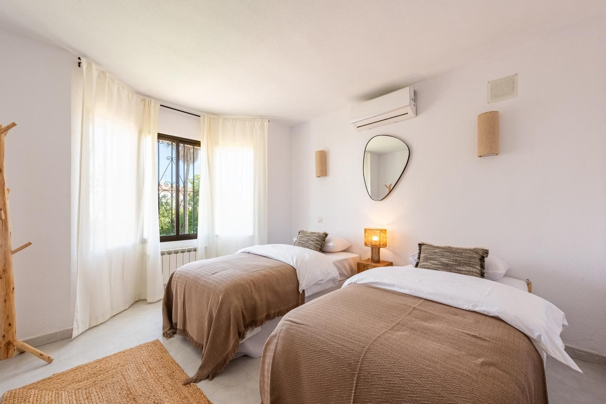 Image 17: Villa - Chalet For sale, Estepona, €1,695,000 [HFMs730740]