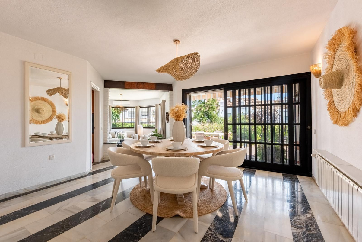 Image 6: Villa - Chalet For sale, Estepona, €1,695,000 [HFMs730740]