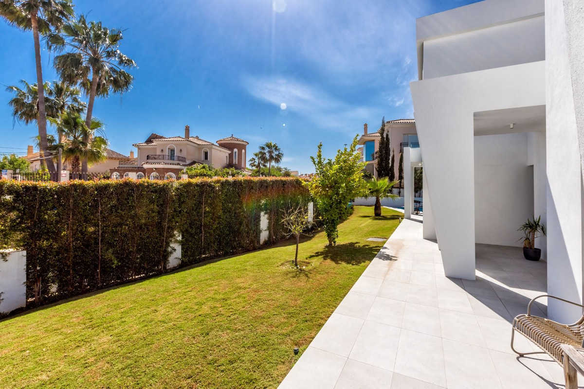 Image 18: Detached Villa For sale, Mijas Costa, €1,700,000 [HFMs732126]
