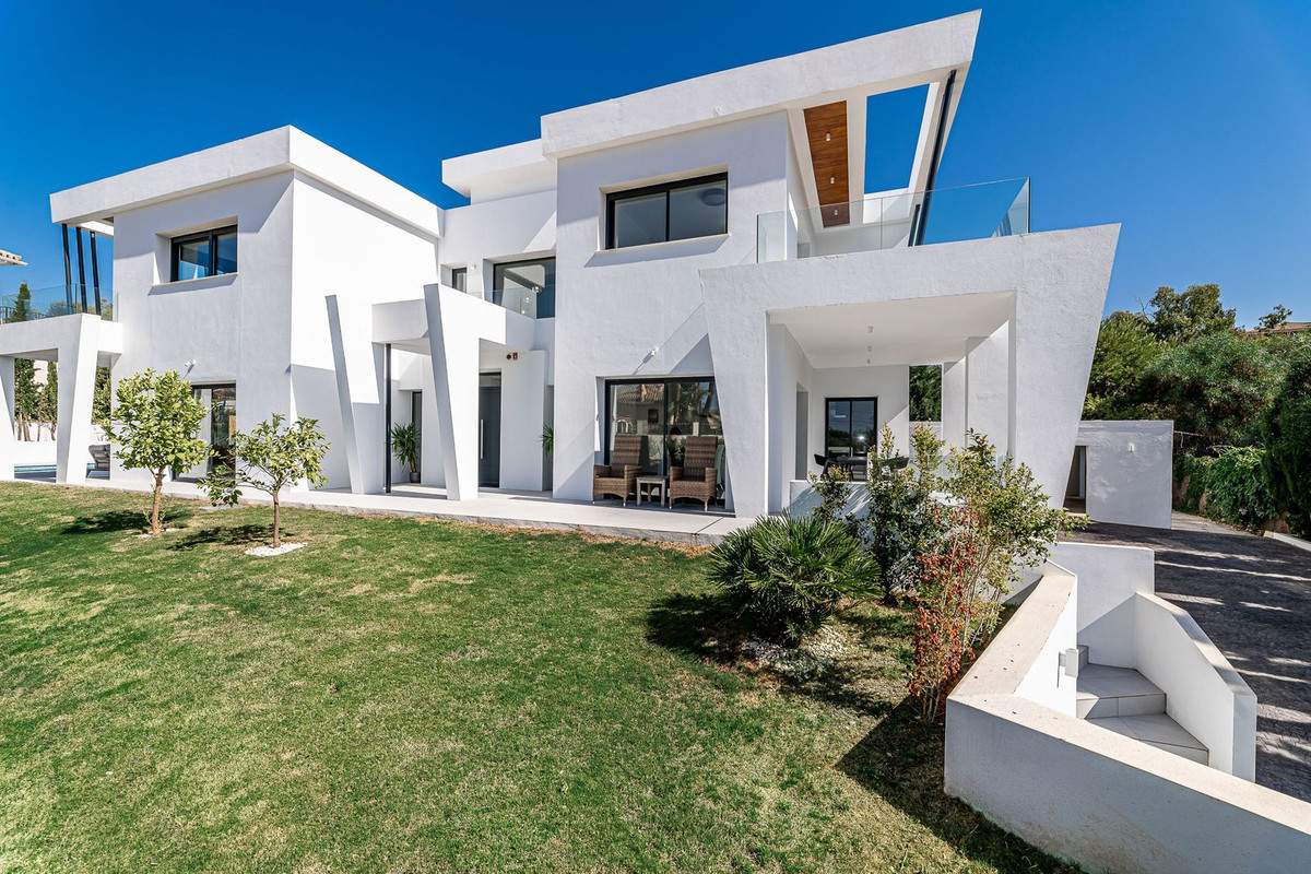 Image 2: Detached Villa For sale, Mijas Costa, €1,700,000 [HFMs732126]