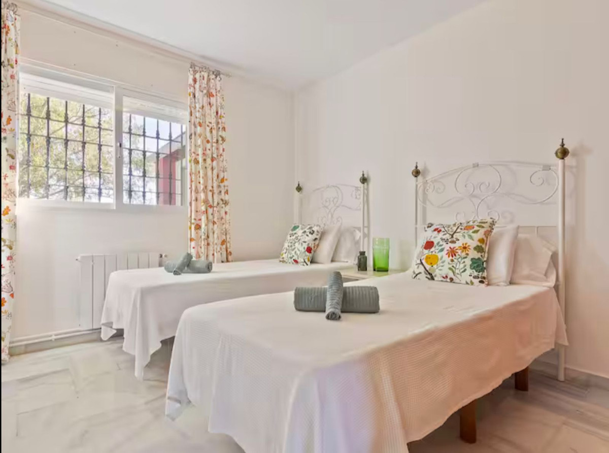 Image 23: Detached Villa For sale, Marbella, €1,200,000 [HFMs731036]
