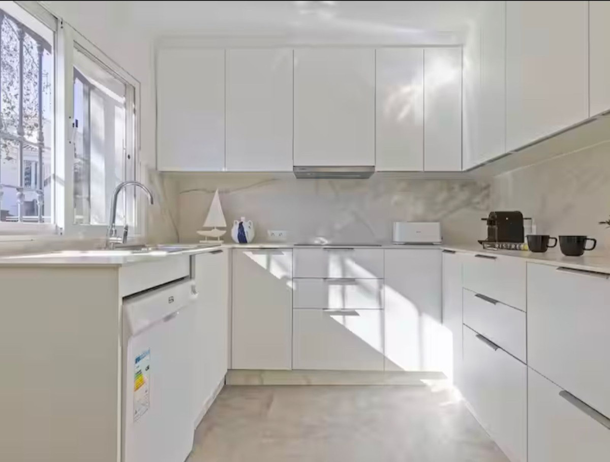 Image 12: Detached Villa For sale, Marbella, €1,200,000 [HFMs731036]