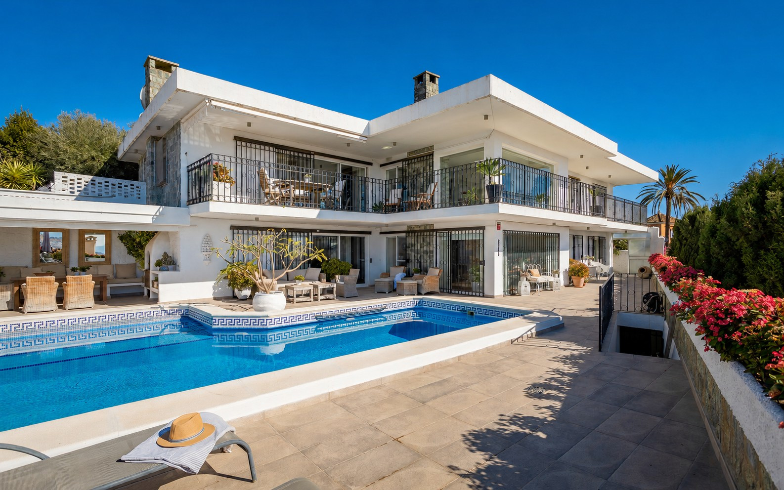 Image 1: Detached Villa For sale, Nueva Andalucía, €2,195,000 [HFMs731366]