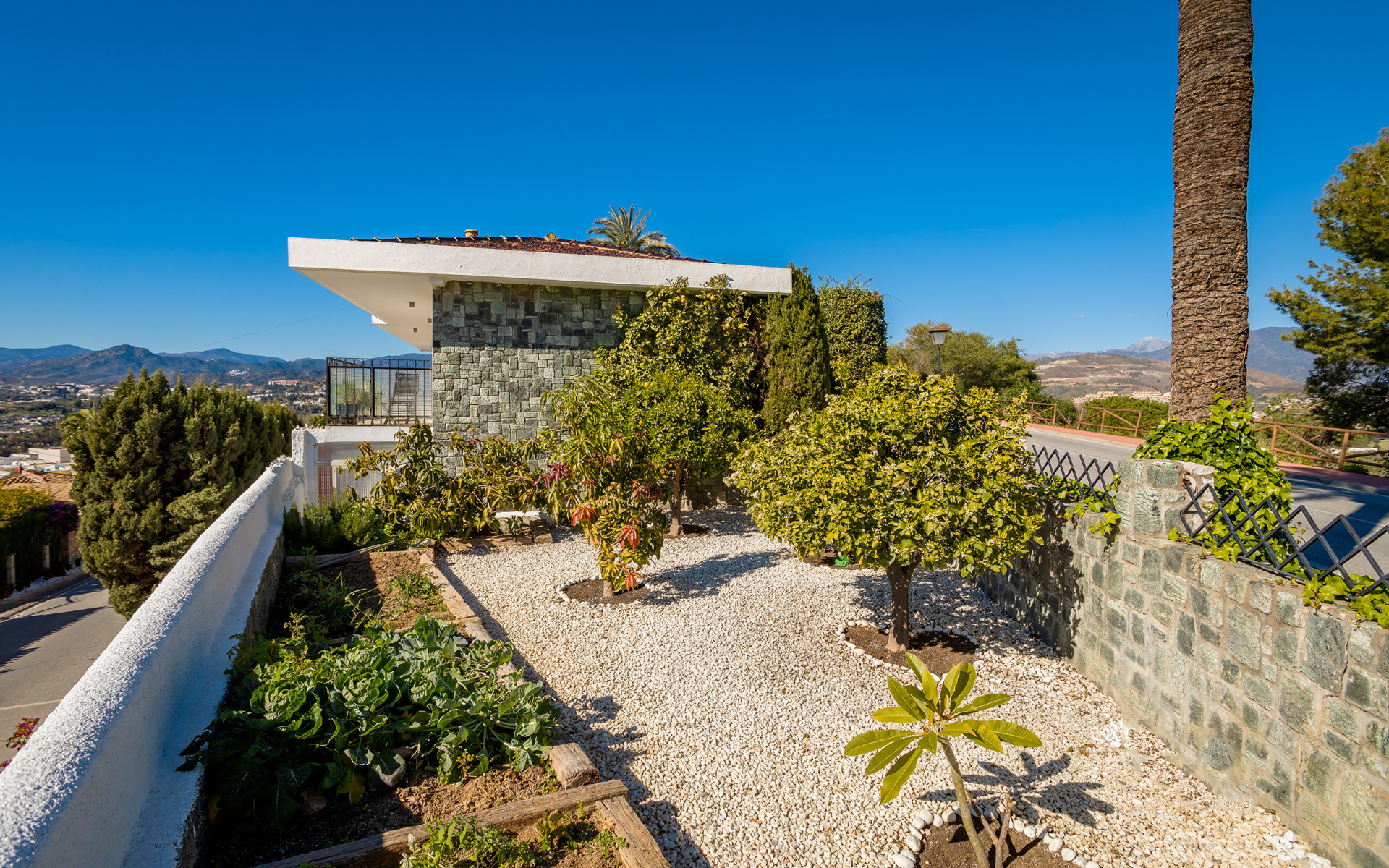 Image 31: Detached Villa For sale, Nueva Andalucía, €2,195,000 [HFMs731366]