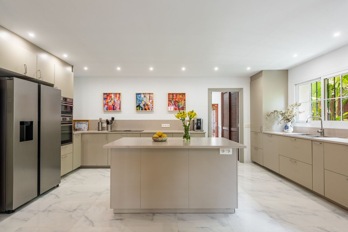 Image 22: Detached Villa For sale, San Pedro de Alcántara, €2,495,000 [HFMs727392]
