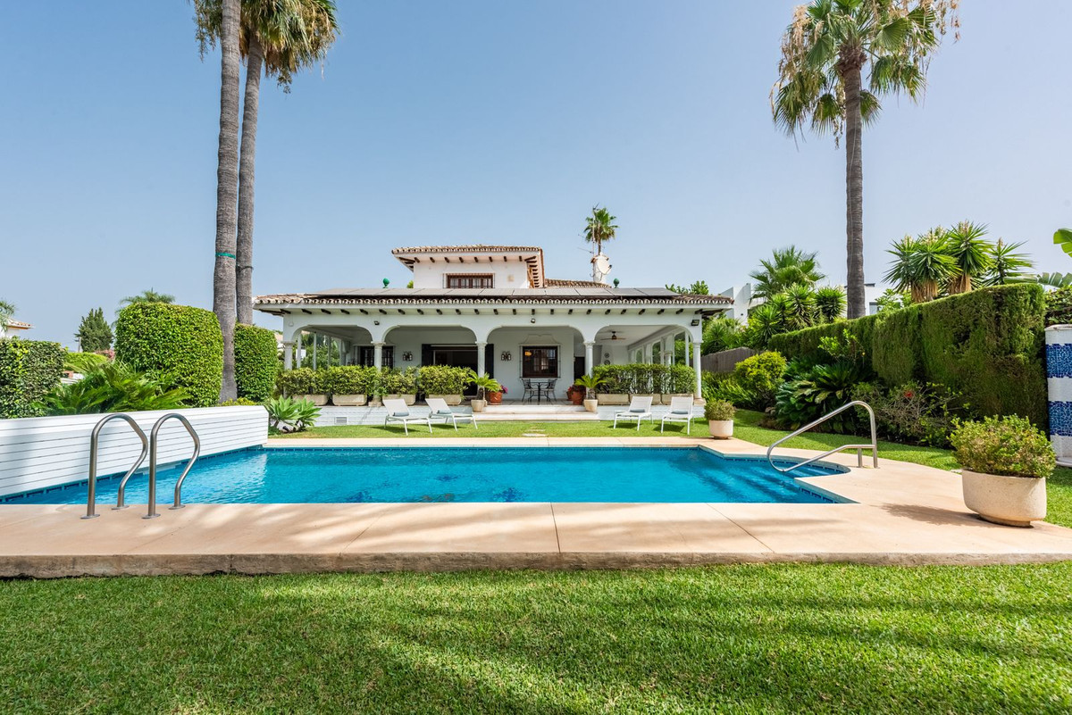 Image 11: Detached Villa For sale, San Pedro de Alcántara, €2,495,000 [HFMs727392]