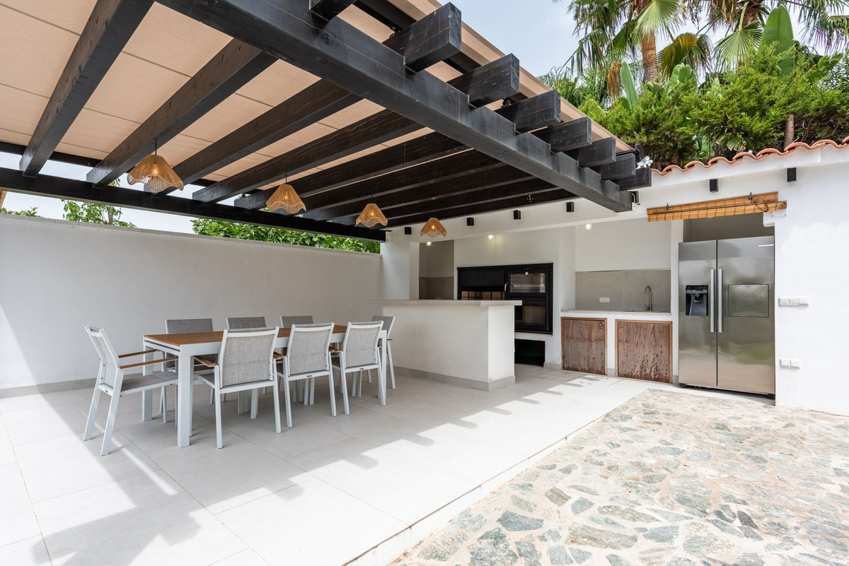 Image 10: Detached Villa For sale, San Pedro de Alcántara, €2,495,000 [HFMs727392]