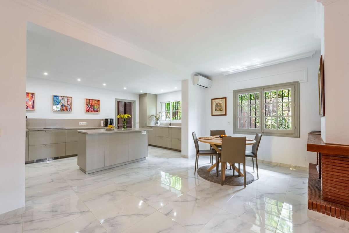 Image 21: Detached Villa For sale, San Pedro de Alcántara, €2,495,000 [HFMs727392]