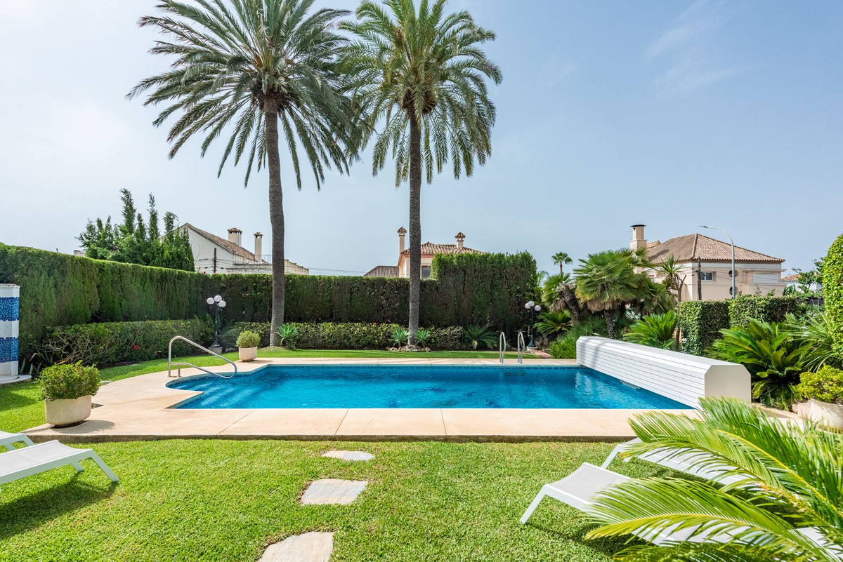 Image 5: Detached Villa For sale, San Pedro de Alcántara, €2,495,000 [HFMs727392]