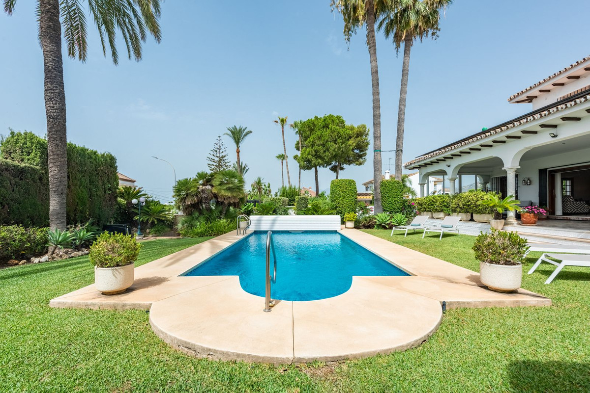 Image 3: Detached Villa For sale, San Pedro de Alcántara, €2,495,000 [HFMs727392]