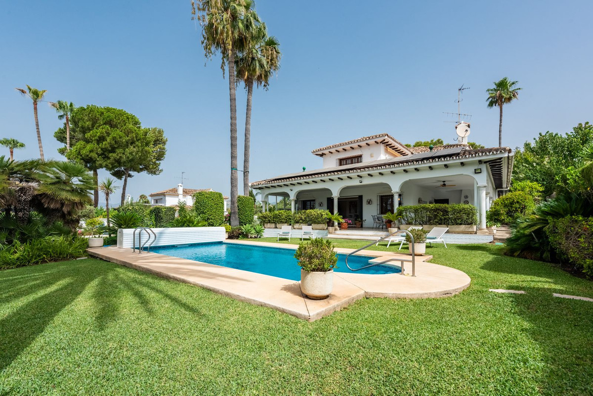 Image 2: Detached Villa For sale, San Pedro de Alcántara, €2,495,000 [HFMs727392]
