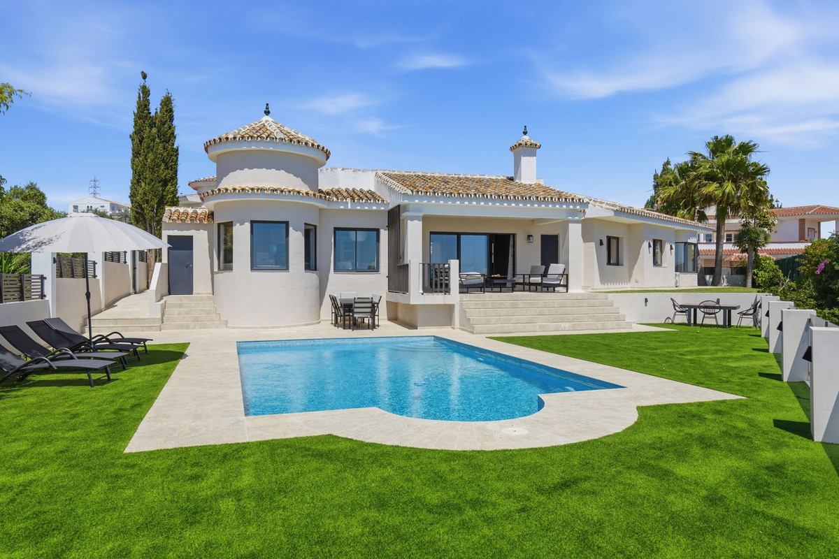 Image 0: Villa - Chalet For sale, Mijas Costa, €1,599,000 [HFMs727832]