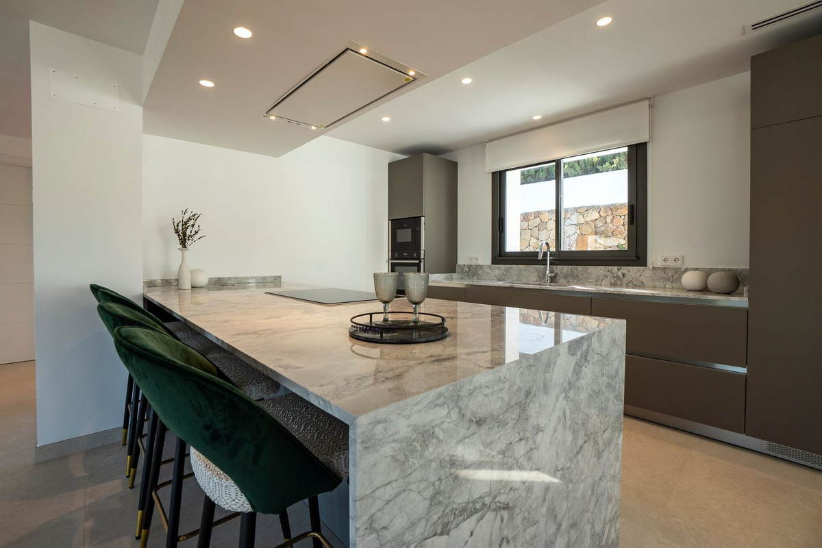 Image 7: Detached Villa For sale, Nueva Andalucía, €3,300,000 [HFMs728017]