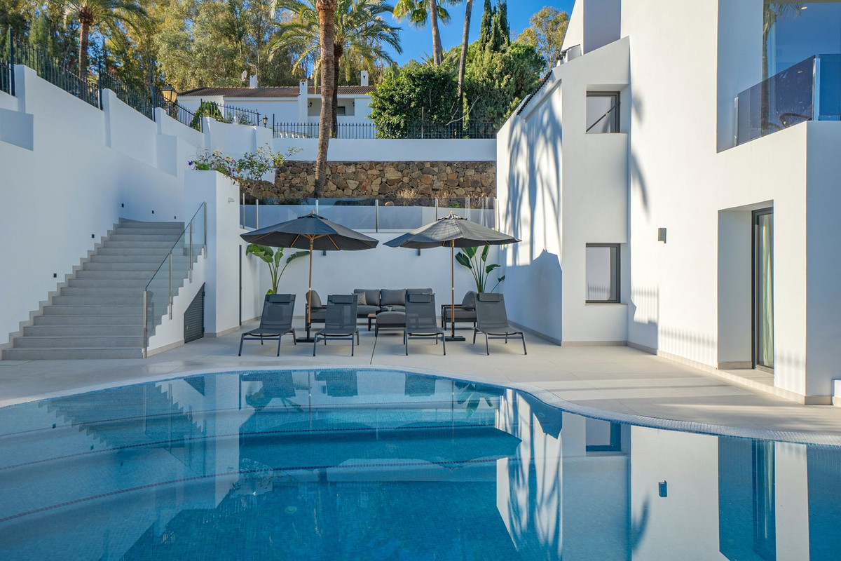 Image 1: Detached Villa For sale, Nueva Andalucía, €3,300,000 [HFMs728017]