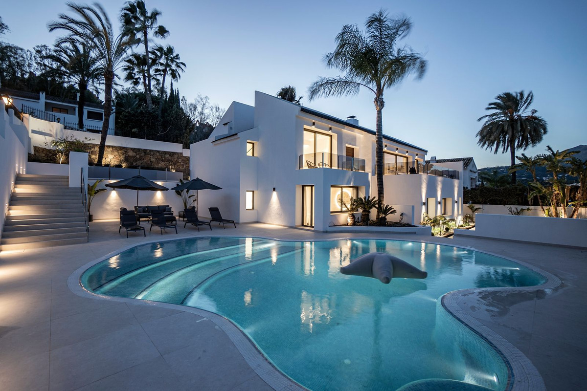 Image 26: Detached Villa For sale, Nueva Andalucía, €3,300,000 [HFMs728017]
