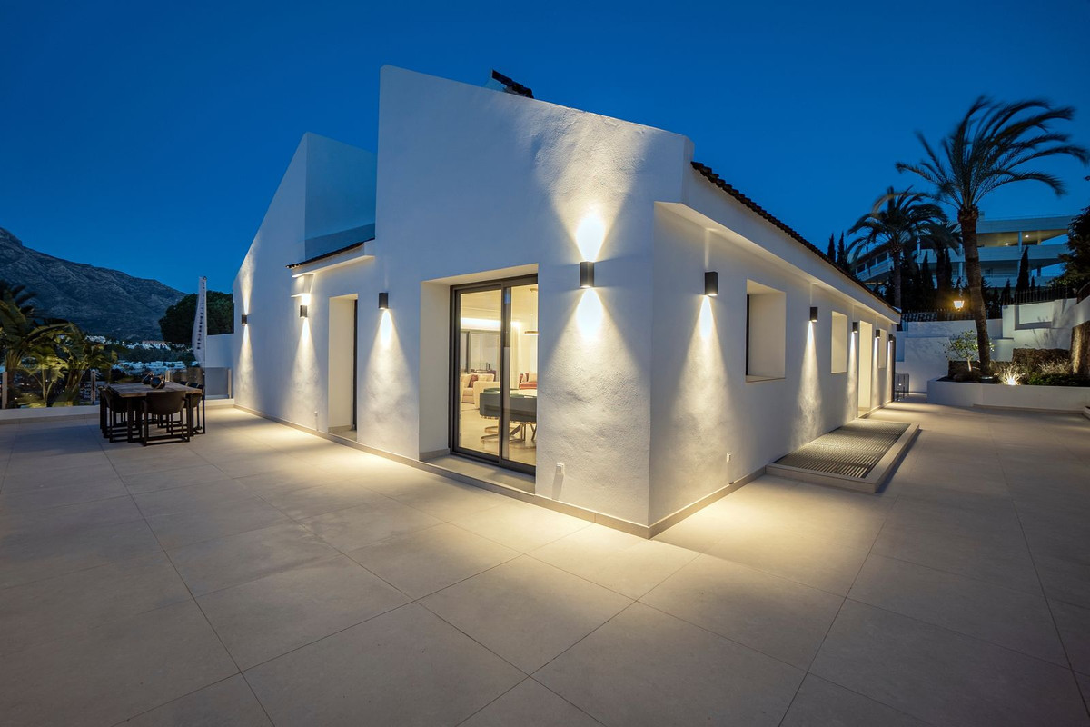 Image 28: Detached Villa For sale, Nueva Andalucía, €3,300,000 [HFMs728017]