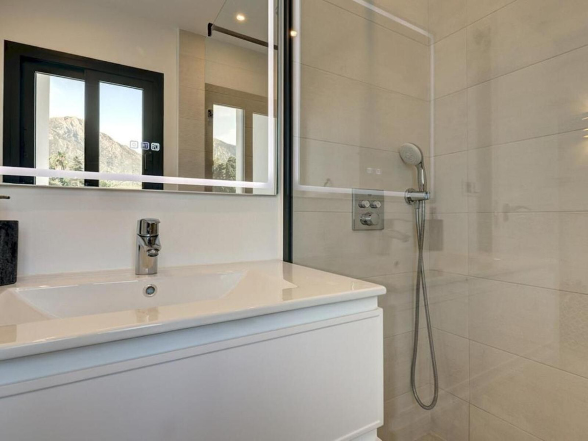 Image 31: Detached Villa For sale, Marbella, €1,400,000 [HFMs729032]