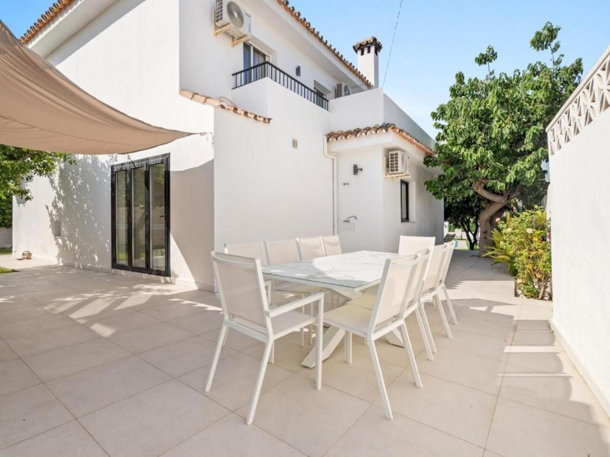 Image 39: Detached Villa For sale, Marbella, €1,400,000 [HFMs729032]