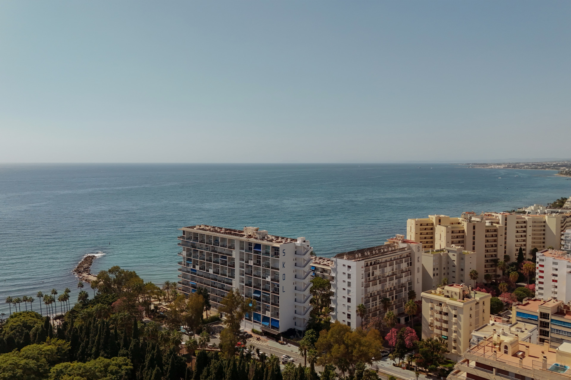 Ático en el Centro de Marbella – Piscina Privada en la Azotea y Vistas a La Concha