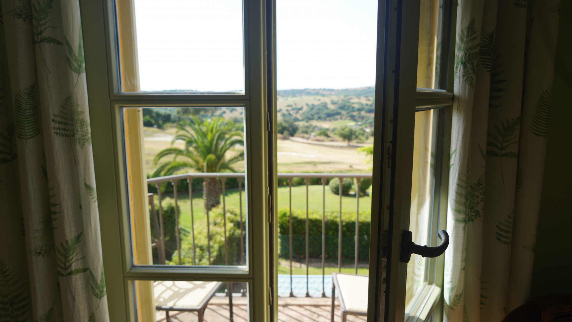 Stylish 4-Bedroom Townhouse in the Exclusive gated Almenara Golf, Panoramic Golf, Mountain & Partial Lake Views in Sotogrande