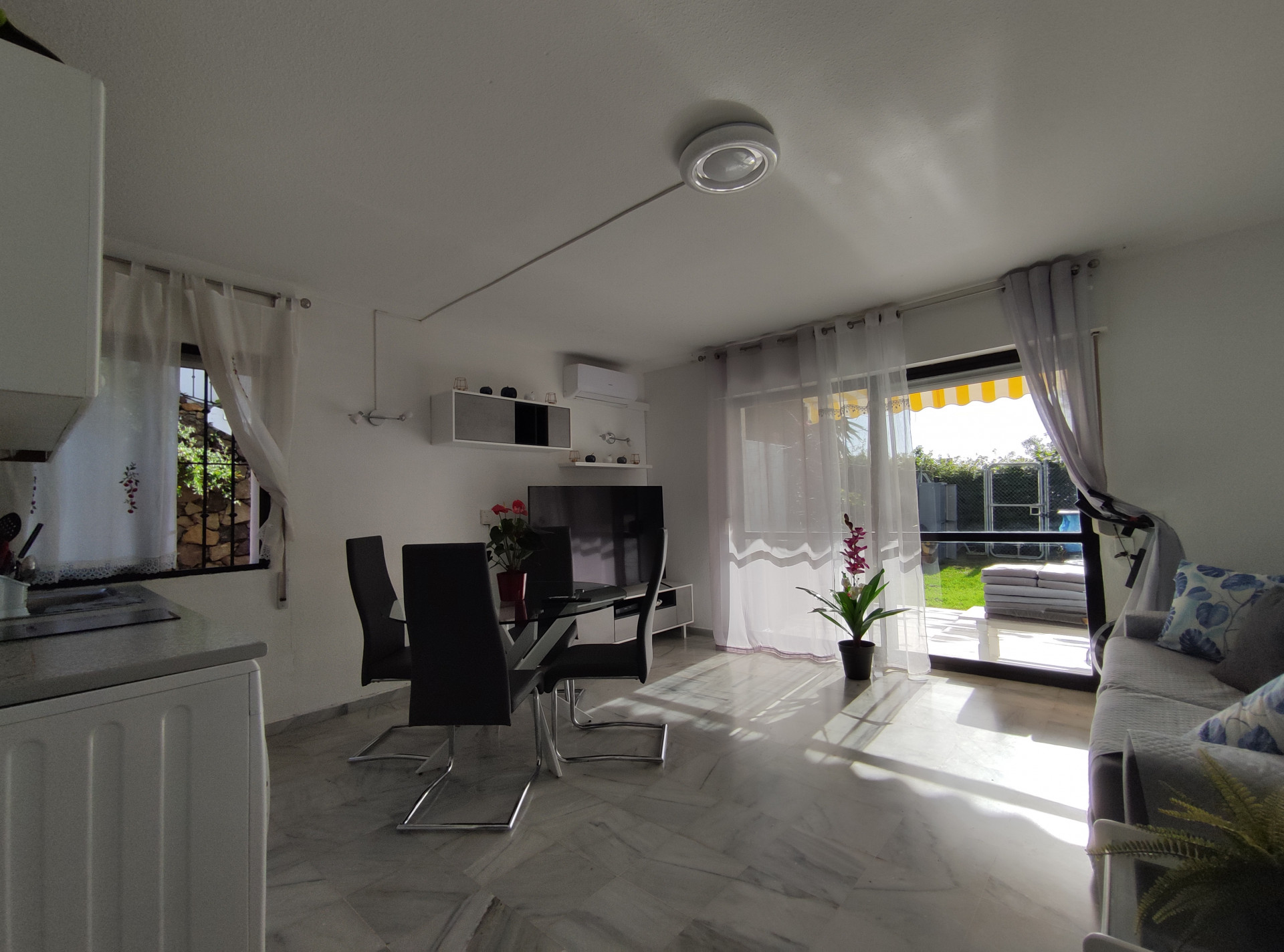 Coqueto apartamento de planta baja de 1 dormitorio en Buenas Noches, Estepona.