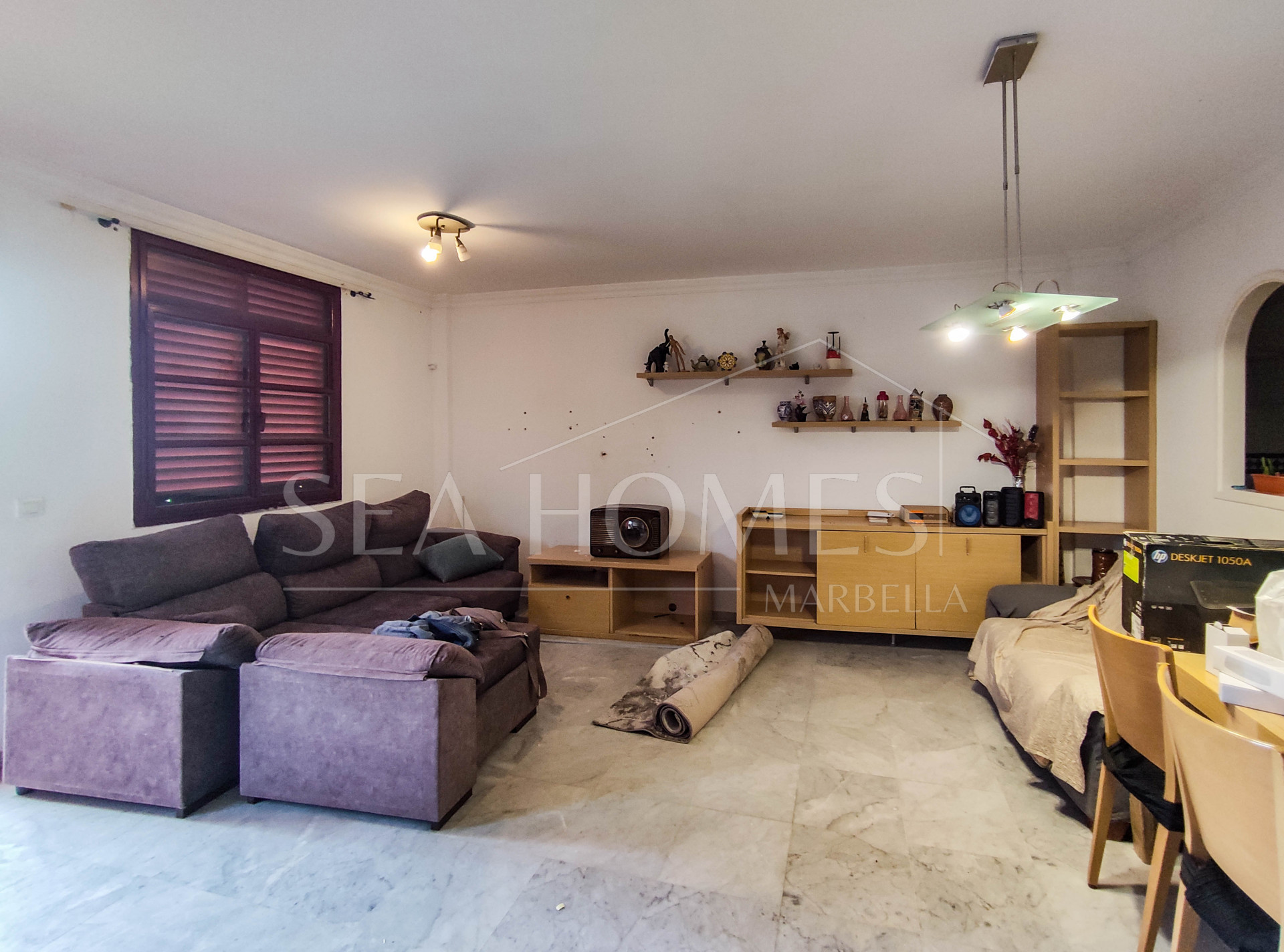 Spacious 3-bedroom apartment with private garden in El Padrón, Estepona.