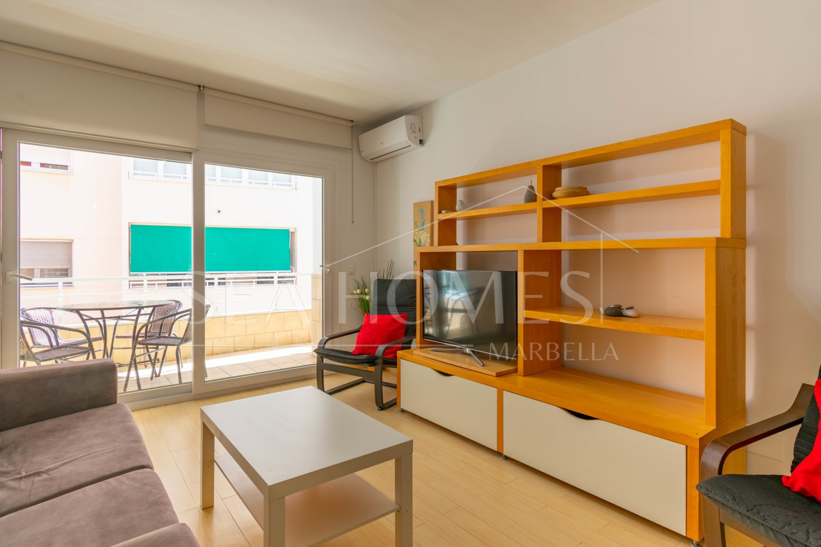 Apartment in a building on the beachfront, on the fabulous Estepona promenade.