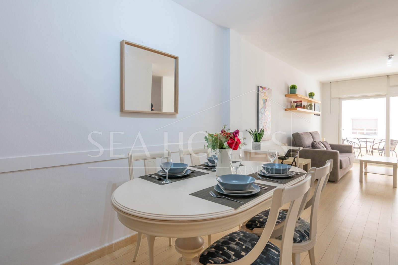 Apartment in a building on the beachfront, on the fabulous Estepona promenade.