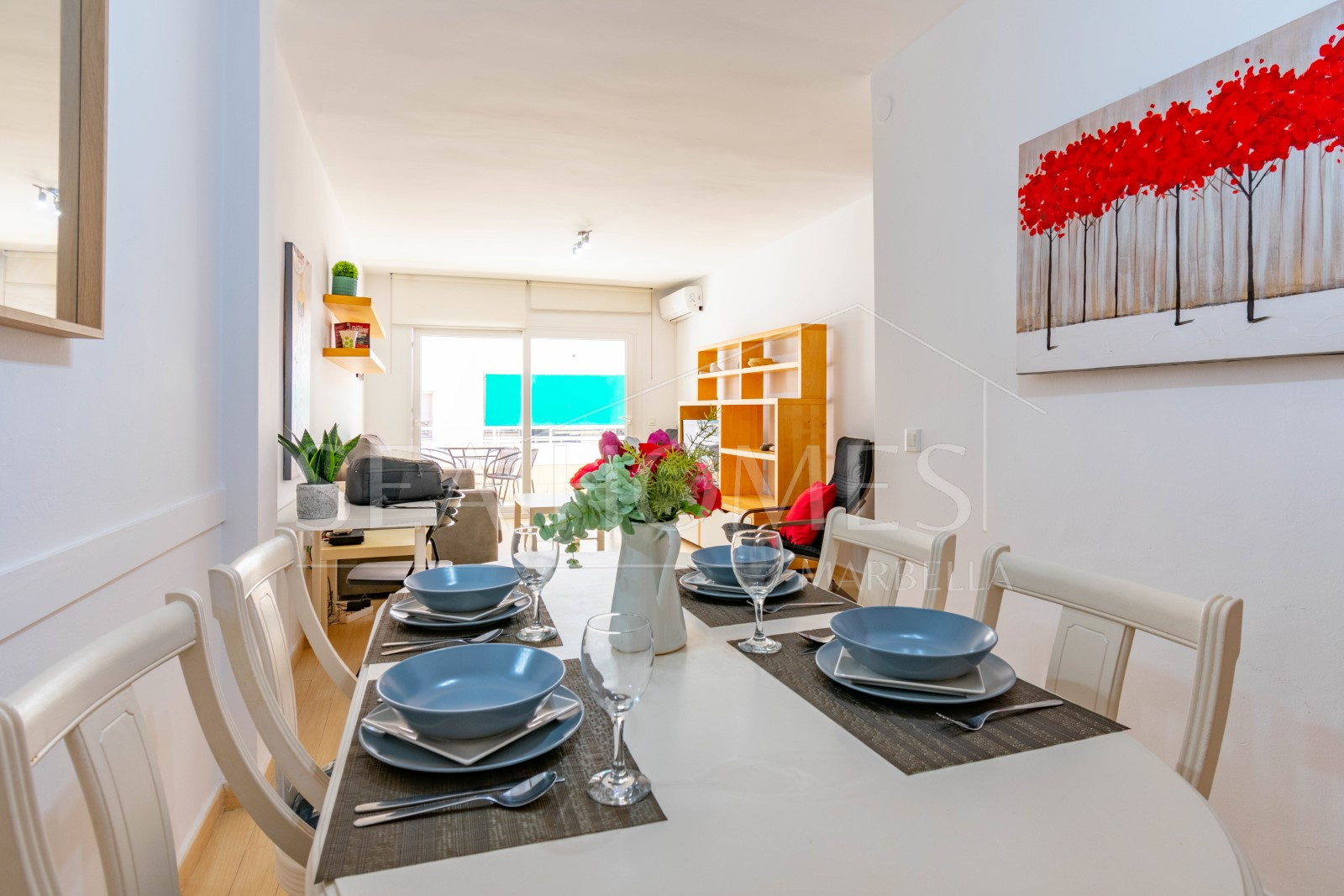 Apartment in a building on the beachfront, on the fabulous Estepona promenade.