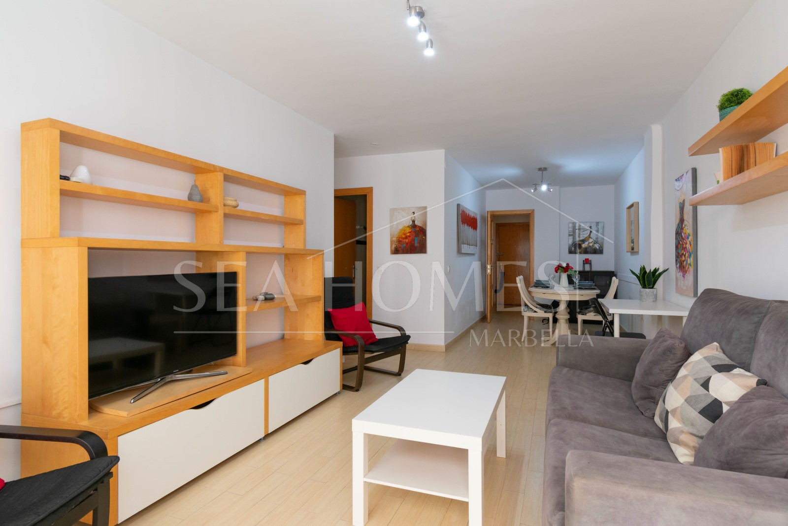 Apartment in a building on the beachfront, on the fabulous Estepona promenade.