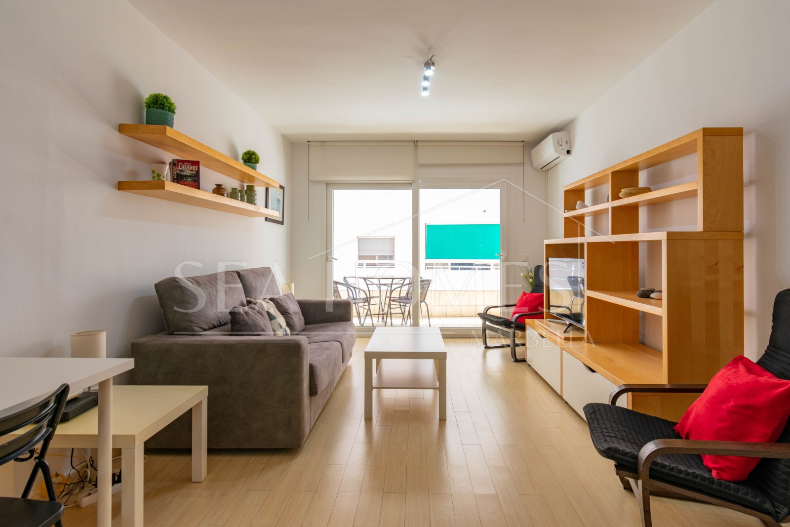 Apartment in a building on the beachfront, on the fabulous Estepona promenade.