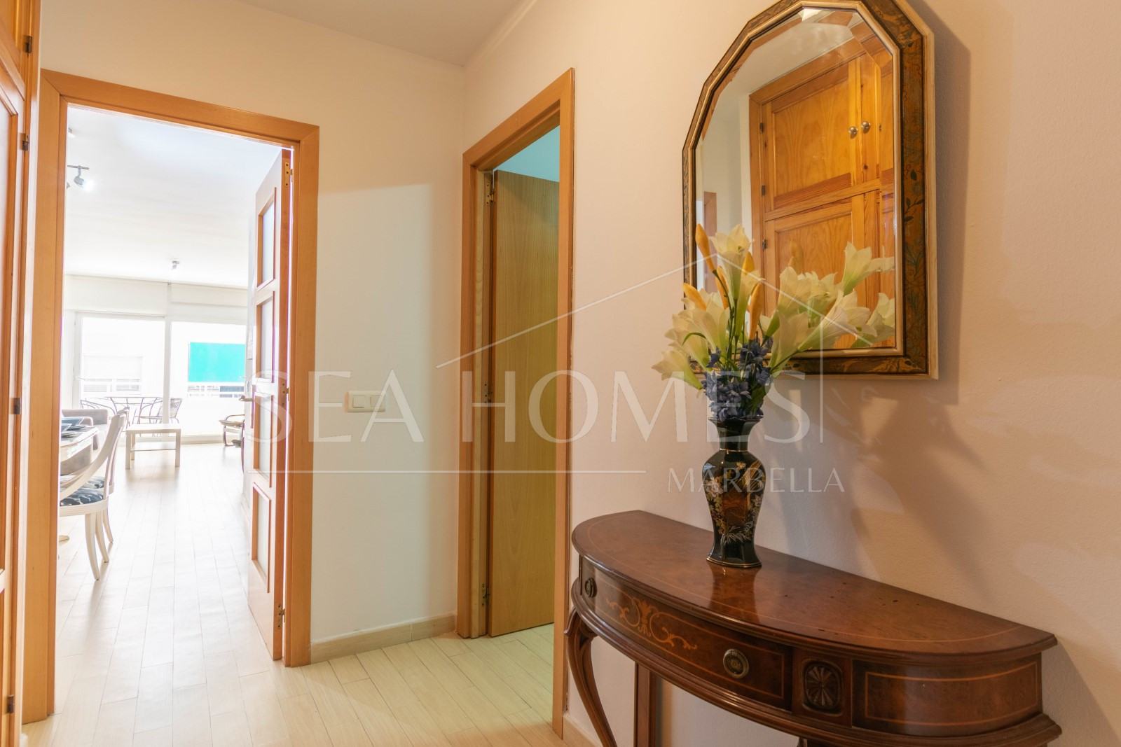 Apartment in a building on the beachfront, on the fabulous Estepona promenade.