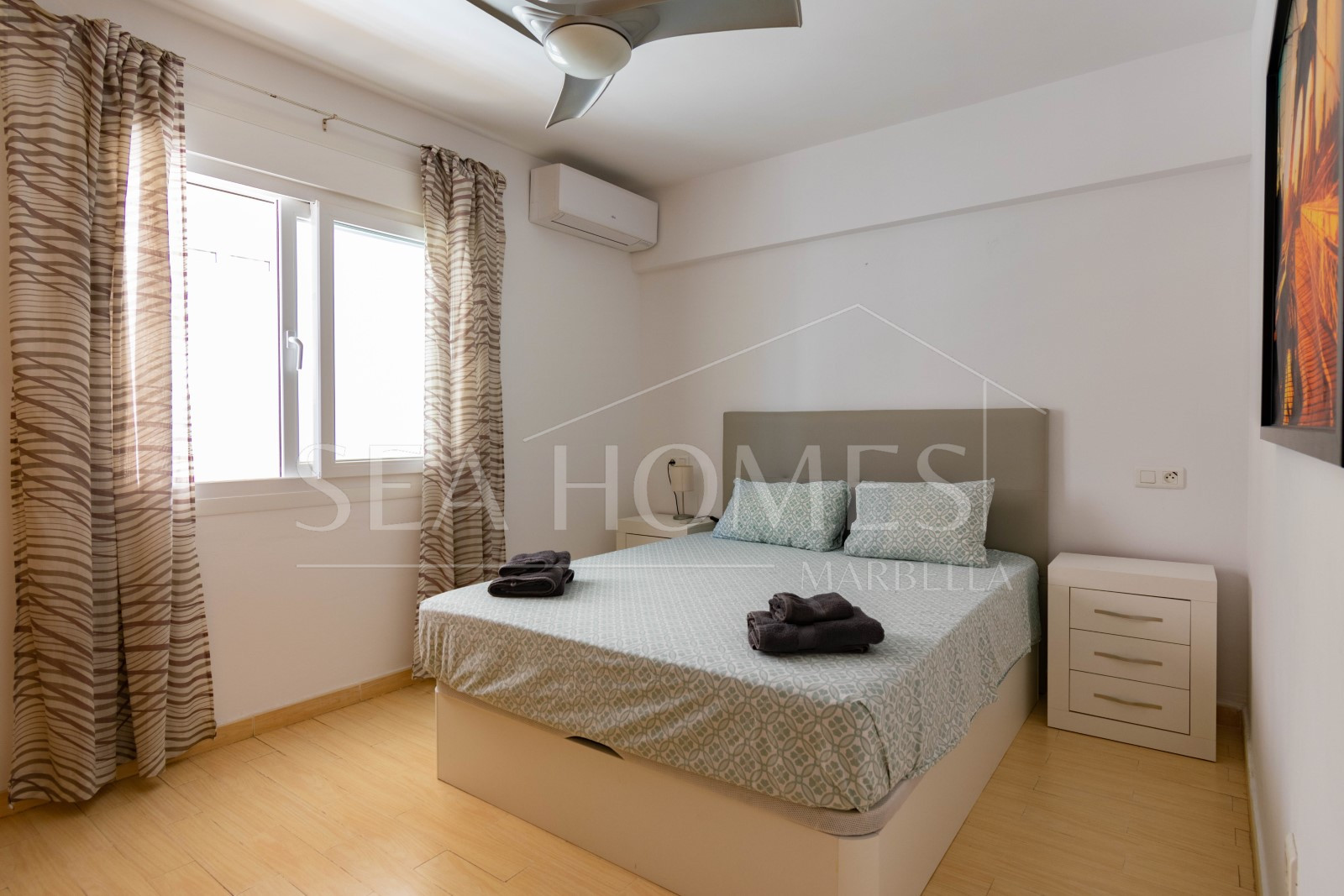 Apartment in a building on the beachfront, on the fabulous Estepona promenade.