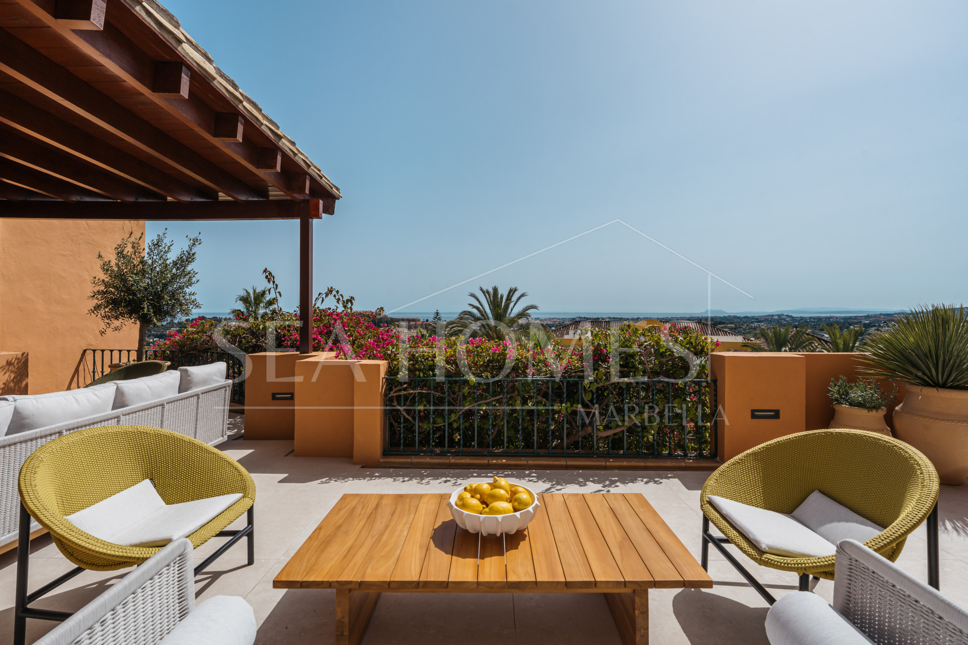Artful 4-Bedroom Elevated Ground Floor Apartment with Panoramic Sea Views in Les Belvederes, La Cerquilla – Nueva Andalucía