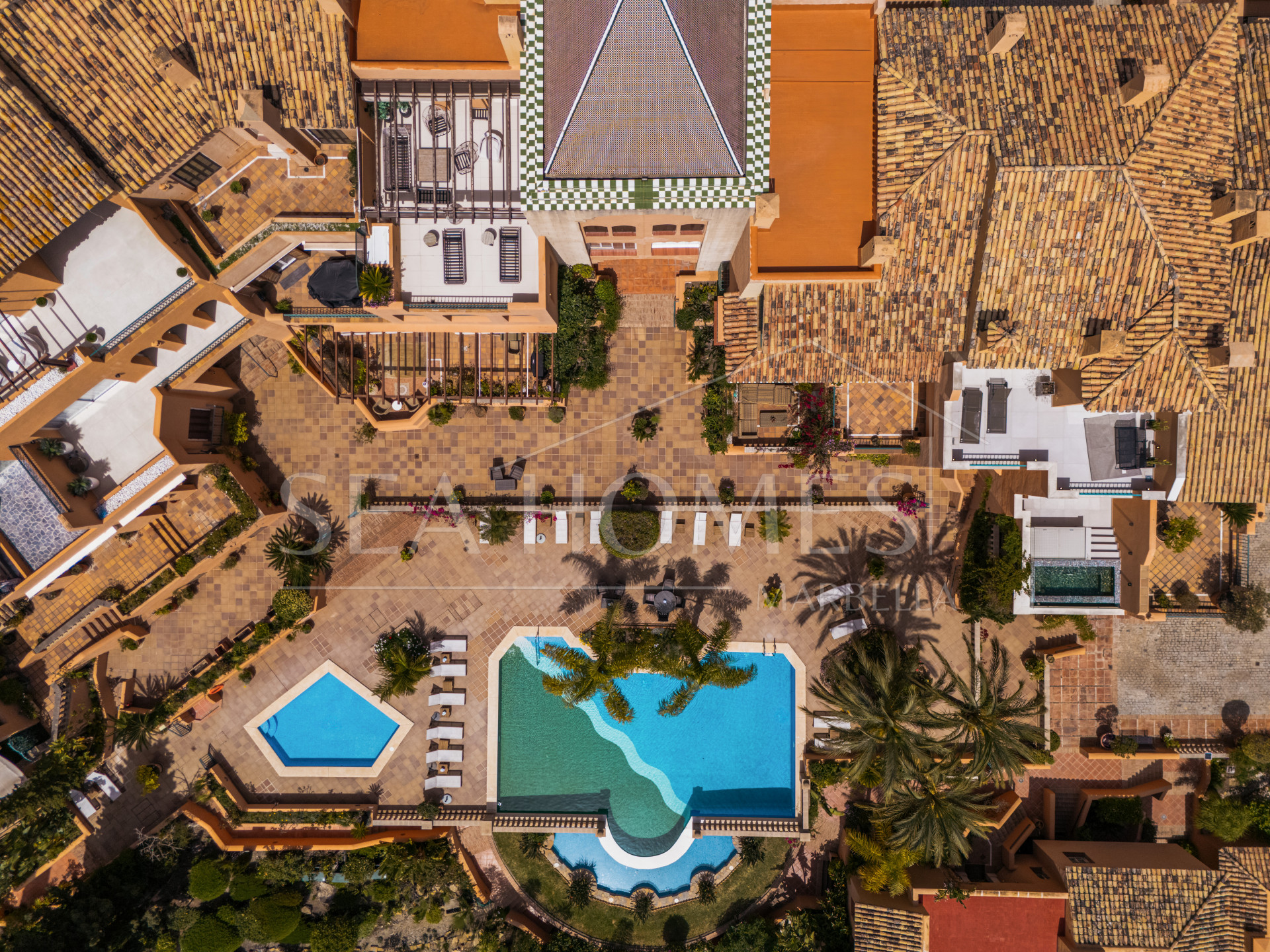 Artful 4-Bedroom Elevated Ground Floor Apartment with Panoramic Sea Views in Les Belvederes, La Cerquilla – Nueva Andalucía