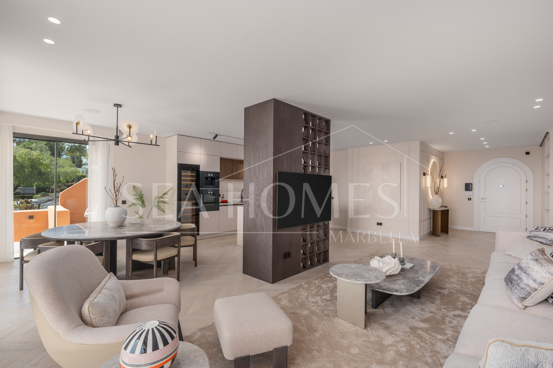 Artful 4-Bedroom Elevated Ground Floor Apartment with Panoramic Sea Views in Les Belvederes, La Cerquilla – Nueva Andalucía