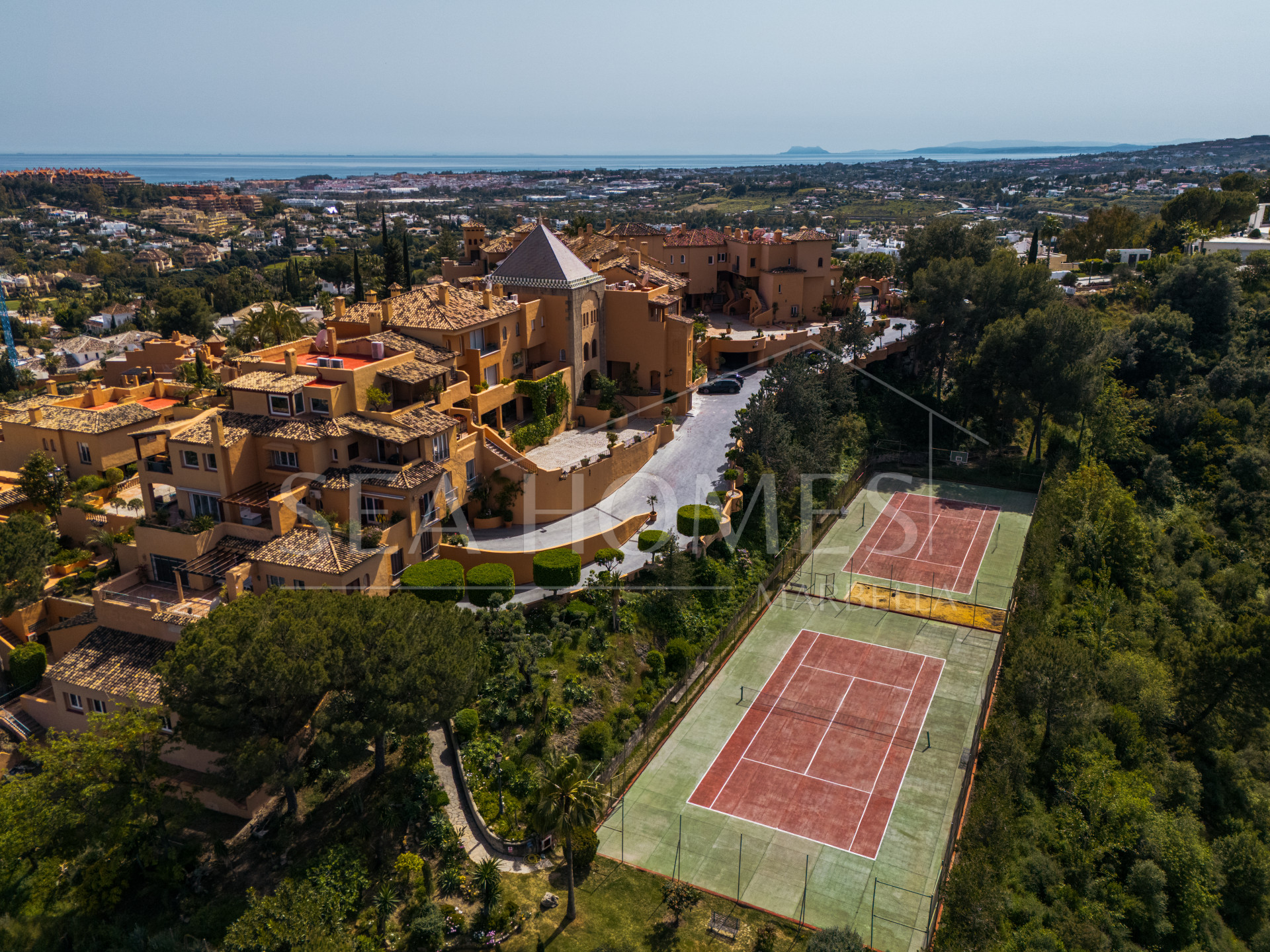 Artful 4-Bedroom Elevated Ground Floor Apartment with Panoramic Sea Views in Les Belvederes, La Cerquilla – Nueva Andalucía