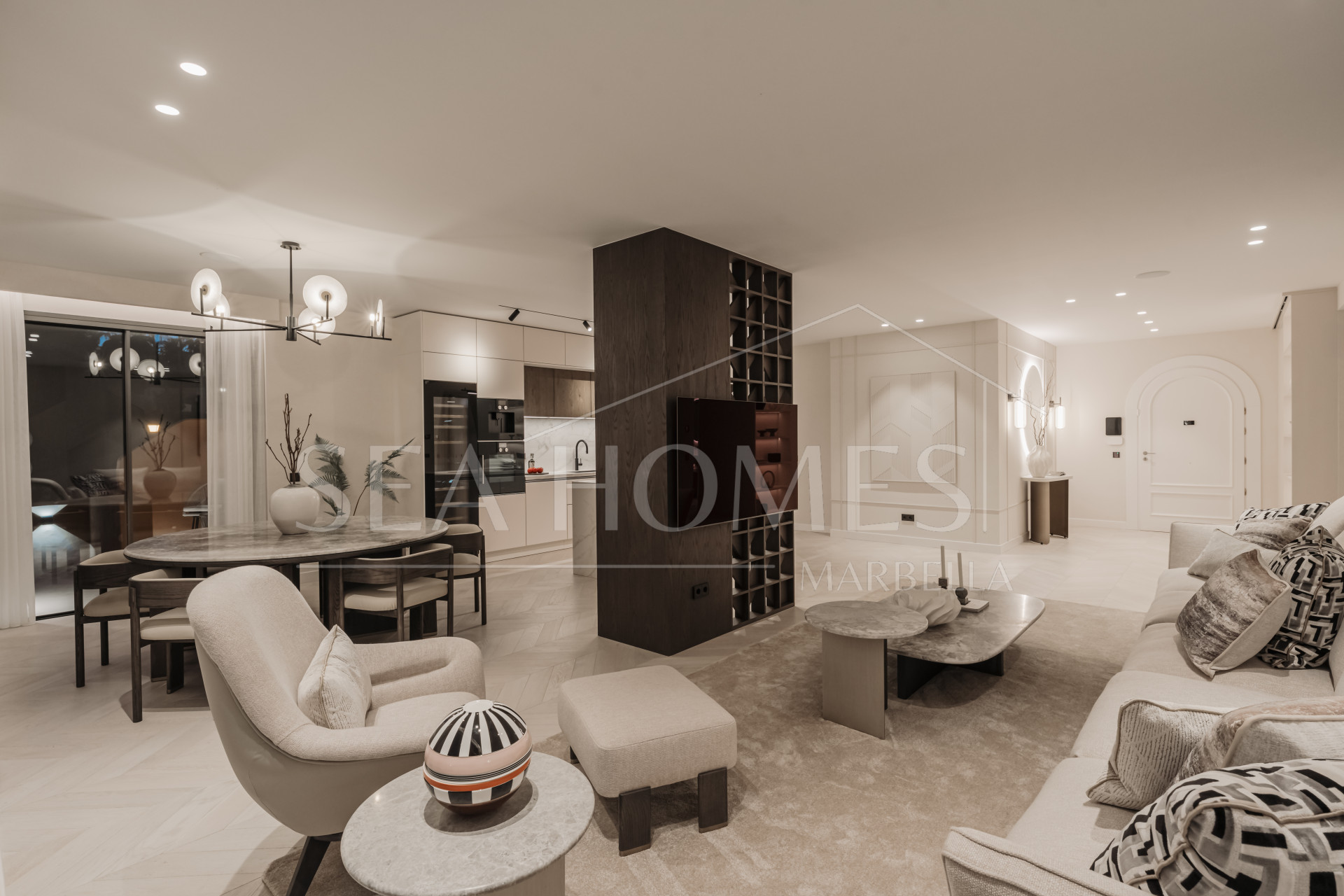 Artful 4-Bedroom Elevated Ground Floor Apartment with Panoramic Sea Views in Les Belvederes, La Cerquilla – Nueva Andalucía