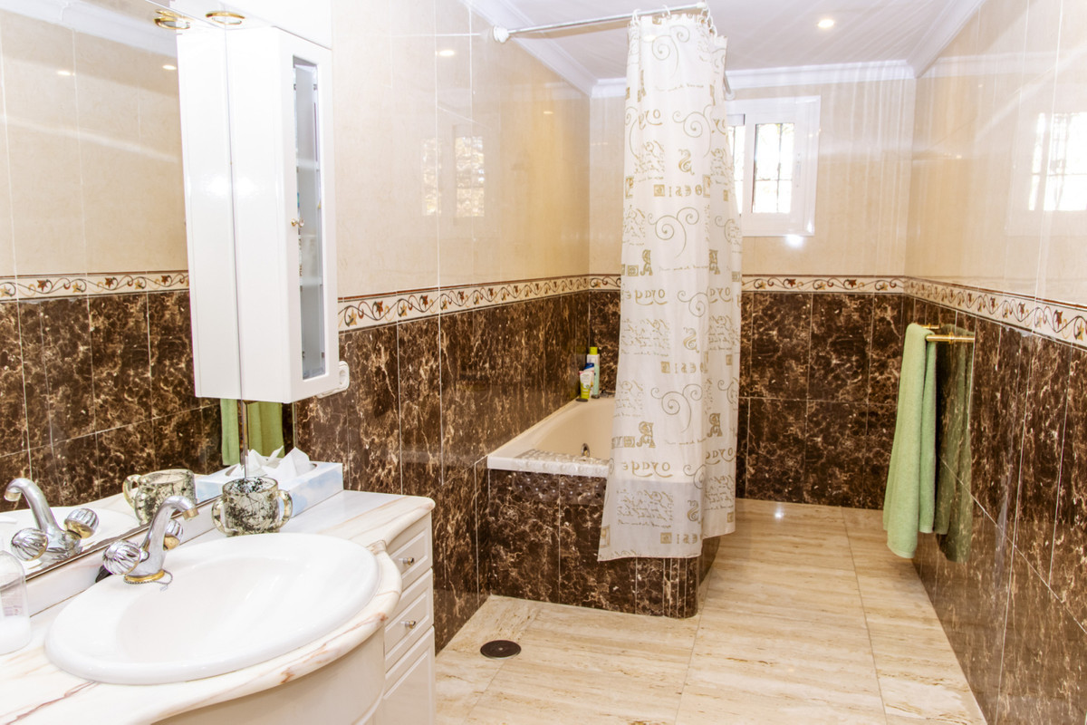 Image 53: detached villa For sale, Estepona, €1,475,000 [R3829441]