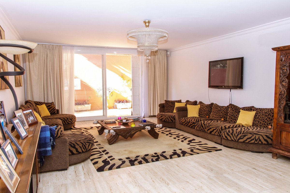 Image 53: detached villa For sale, Estepona, €1,475,000 [R3829441]