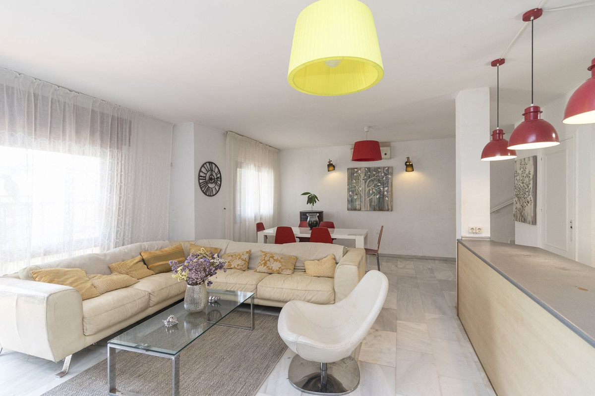 Image 2: Detached Villa For sale, Marbella, €1,200,000 [R4407817]