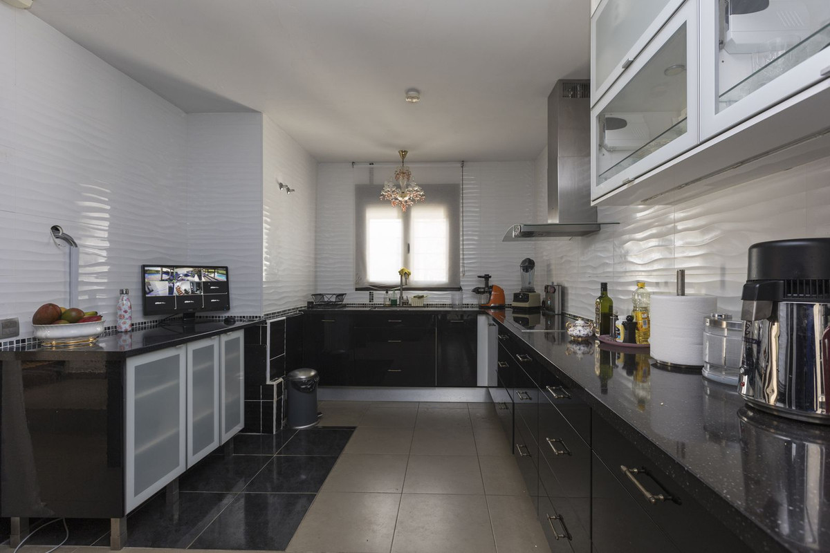 Image 17: detached villa For sale, Estepona, €950,000 [R4934998]