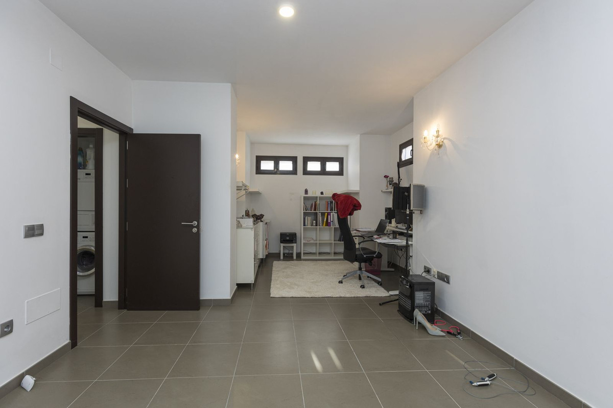 Image 17: detached villa For sale, Estepona, €950,000 [R4934998]