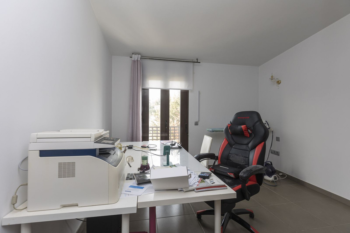 Image 17: detached villa For sale, Estepona, €950,000 [R4934998]