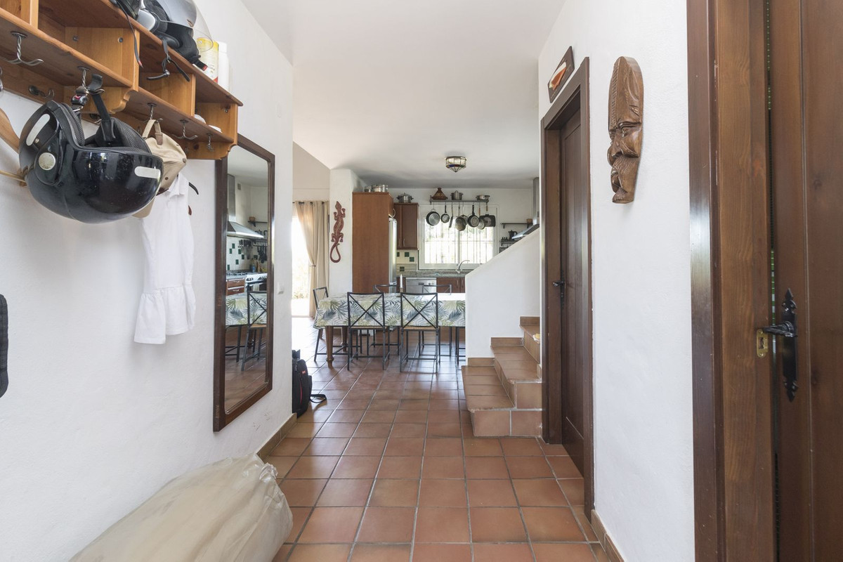 Image 27: detached villa For sale, Estepona, €1,300,000 [R5115208]