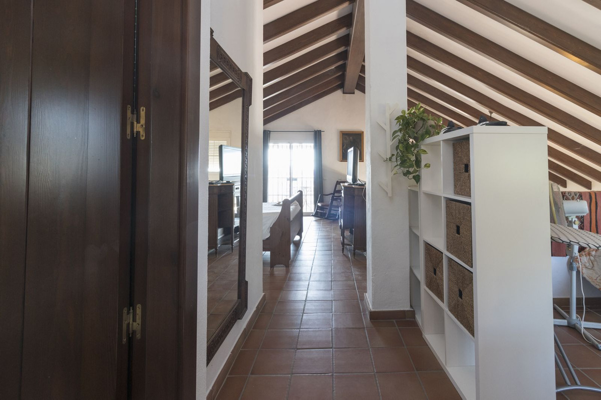 Image 27: detached villa For sale, Estepona, €1,300,000 [R5115208]