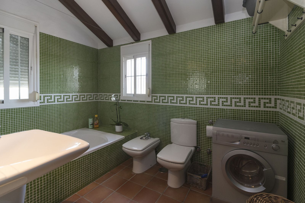 Image 27: detached villa For sale, Estepona, €1,300,000 [R5115208]