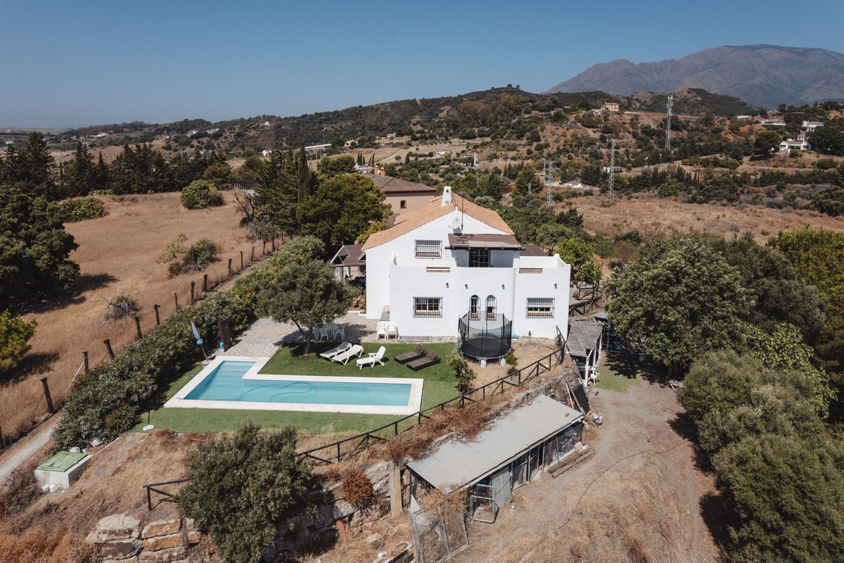 Image 27: detached villa For sale, Estepona, €1,300,000 [R5115208]