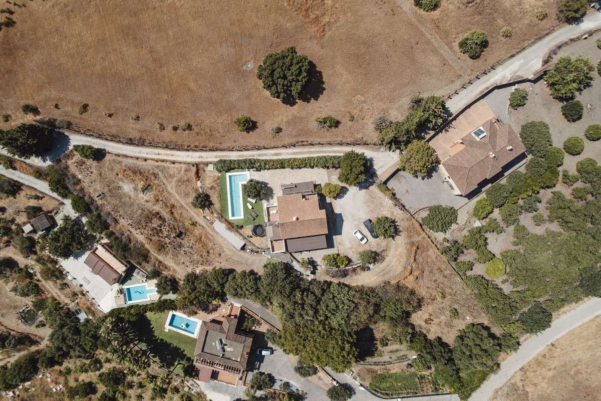 Image 27: detached villa For sale, Estepona, €1,300,000 [R5115208]